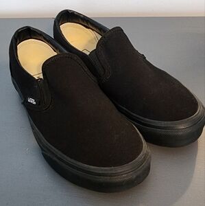 Vans slip on. Black. men's 4.5, women's 6